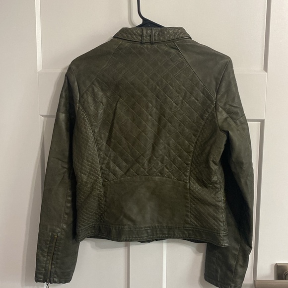 J2  Women's olive green faux leather bomber jacket w/ quilted pattern. Size M - Picture 7 of 12
